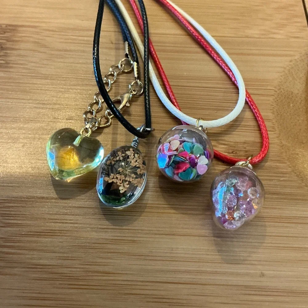 Set of 4 Pendant Necklace